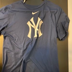 men’s yankee t shirt